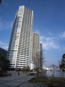 アップルタワー東京キャナルコート　水辺公園から撮影