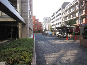 ファミール新宿グランスウィートタワー　駐車場＆駐輪場