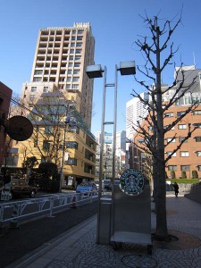 ファミール新宿グランスウィートタワー　スタバ看板